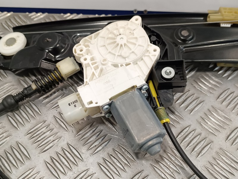 Recambio de elevalunas delantero derecho para bmw serie 5 lim. (f10) referencia OEM IAM 7182112F10S 942889100 72318889F18E