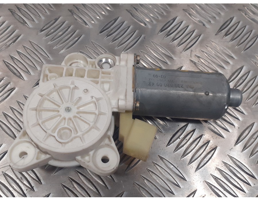 Recambio de motor elevalunas delantero derecho para mercedes-benz vaneo (w414) furgoneta compacta 1.7 turbodiesel cat referencia