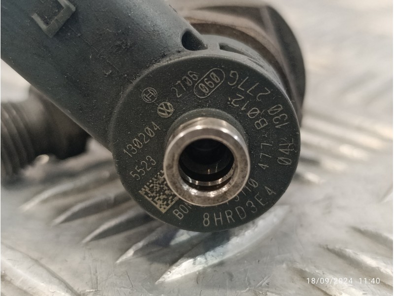 Recambio de inyector para volkswagen golf vii lim. 1.6 tdi dpf referencia OEM IAM 04L130277G  0445110477