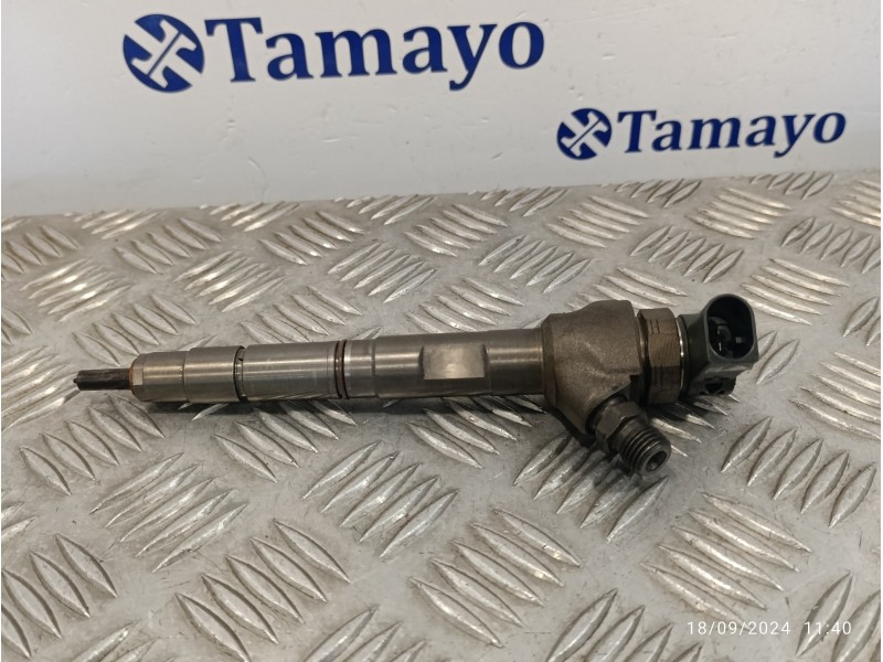Recambio de inyector para volkswagen golf vii lim. 1.6 tdi dpf referencia OEM IAM 04L130277G  0445110477