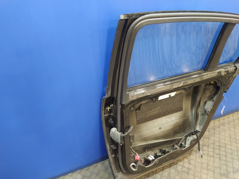 Recambio de puerta trasera derecha para volkswagen phaeton (3d2/3d8) tdi v6 4motion (5 asientos) referencia OEM IAM   