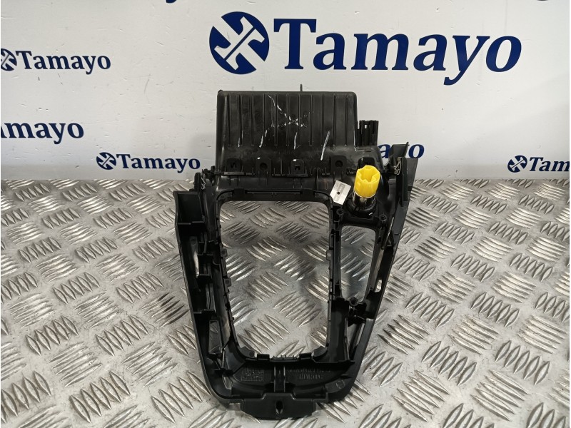 Recambio de consola central para ford focus lim. black&red referencia OEM IAM F1EBA044H83CJW  