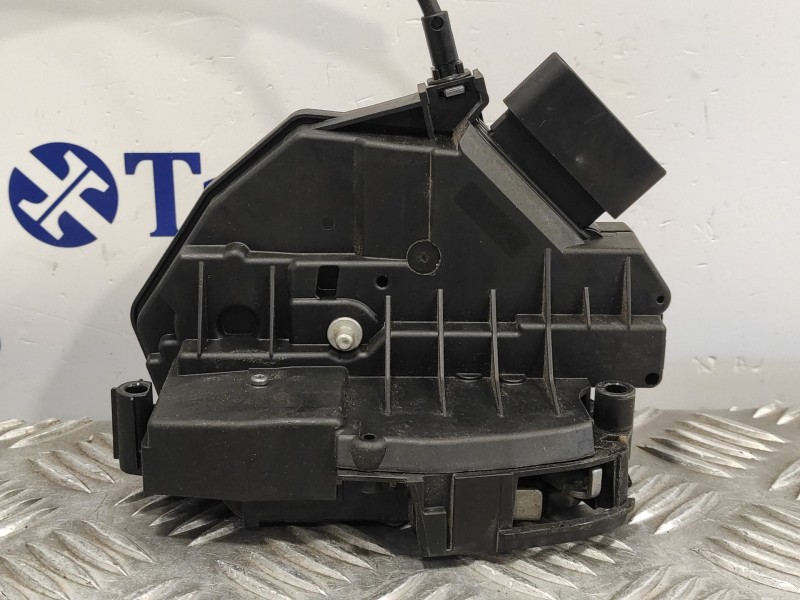 Recambio de cerradura puerta delantera derecha para ford focus lim. black&red referencia OEM IAM BM5AA21812BH  921760107