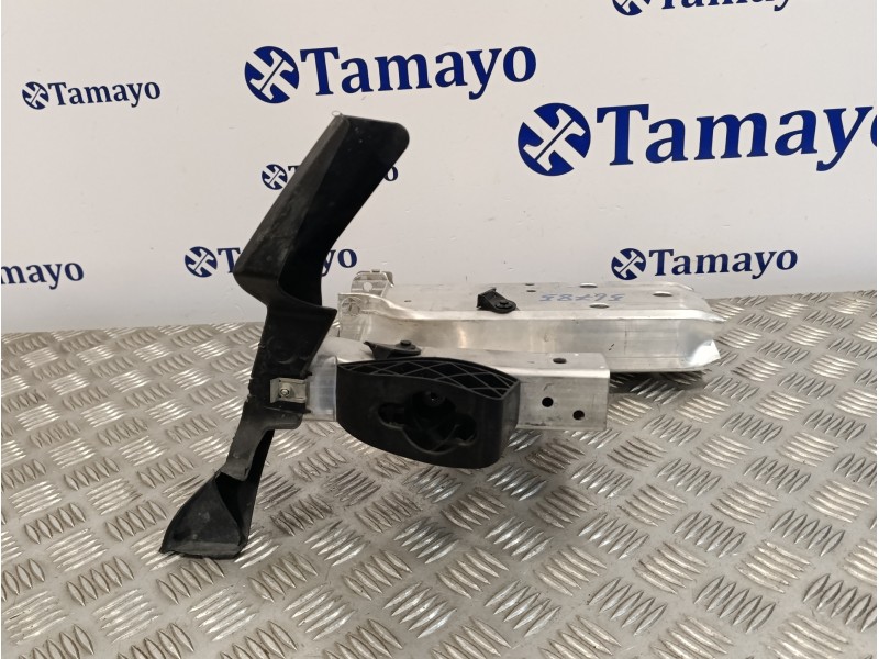 Recambio de soporte refuerzo parachoques izquierdo para bmw serie 1 lim f21 ac referencia OEM IAM   10031013