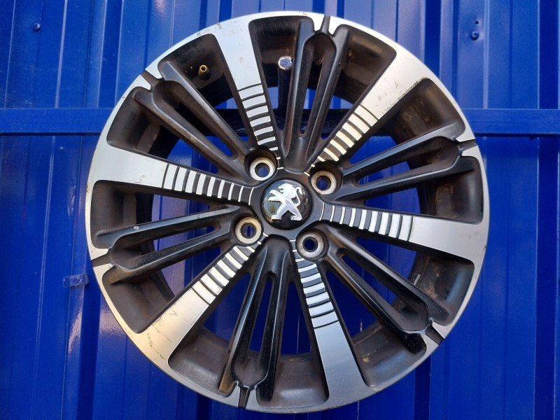 Recambio de llanta para peugeot 208 1.2 16v vti referencia OEM IAM 9808137577  00468772014