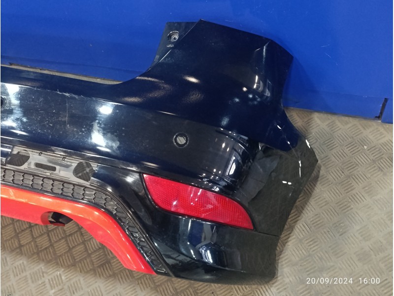 Recambio de paragolpes trasero para ford focus lim. black&red referencia OEM IAM   