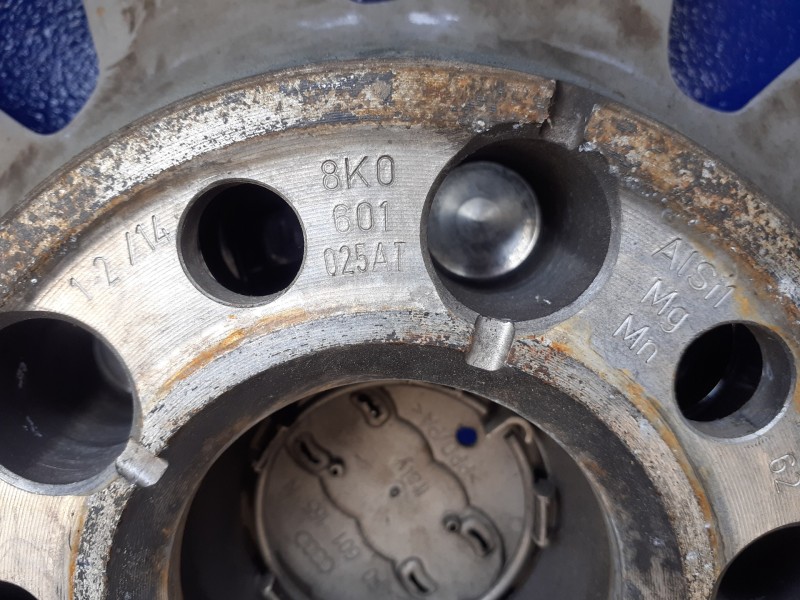 Recambio de llanta para audi a4 ber. (b8) 2.0 16v tdi referencia OEM IAM 8K0601025AT  