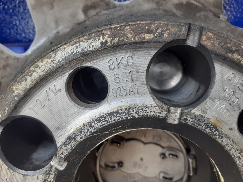 Recambio de llanta para audi a4 ber. (b8) 2.0 16v tdi referencia OEM IAM 8K0601025AT  