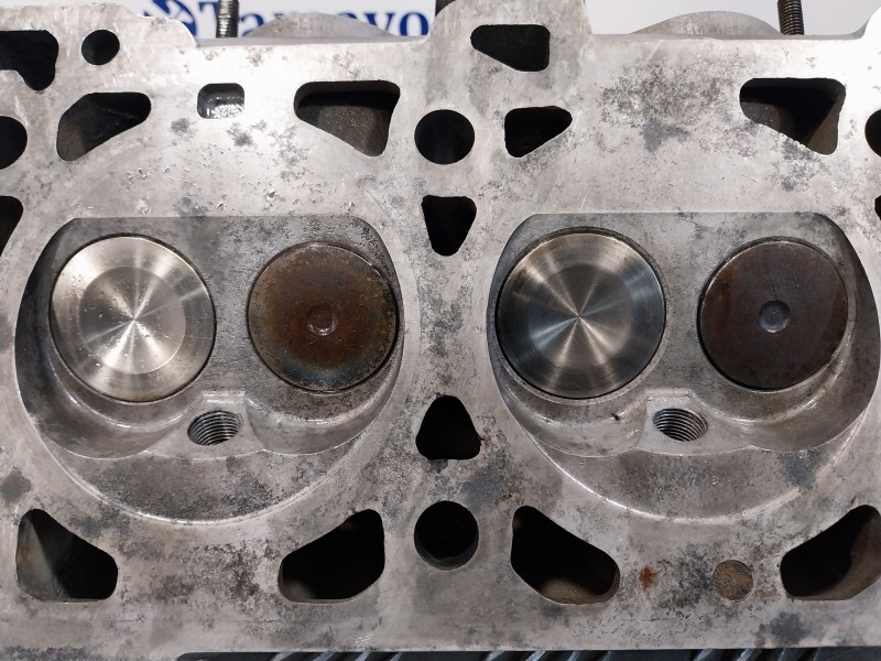Recambio de culata para porsche 944 2.5 cat referencia OEM IAM 9441043036R  