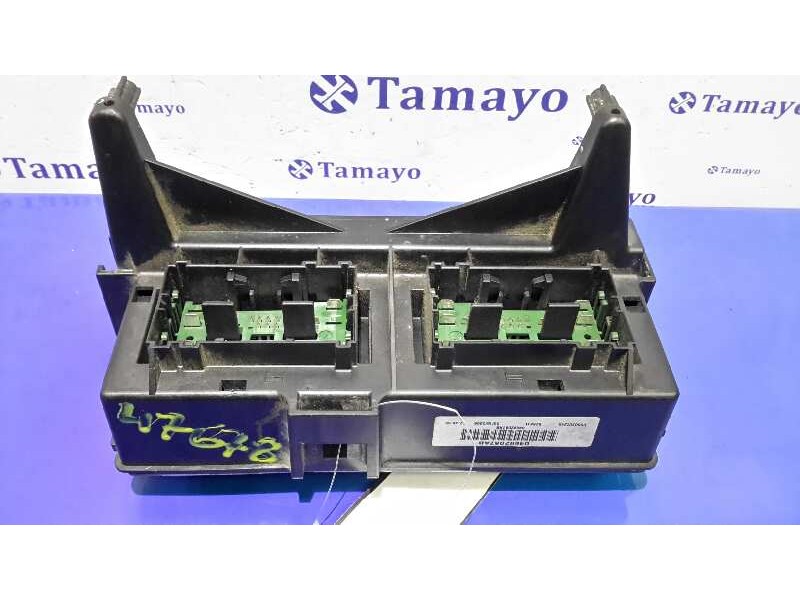 Recambio de caja reles / fusibles para chrysler jeep commander 3.0 v6 crd limited referencia OEM IAM 04692087AB  