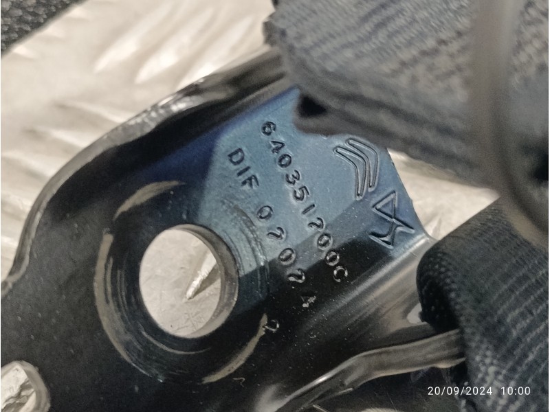 Recambio de enganche cinturon trasero derecho para opel corsa f referencia OEM IAM 6403040ETE  640351200C