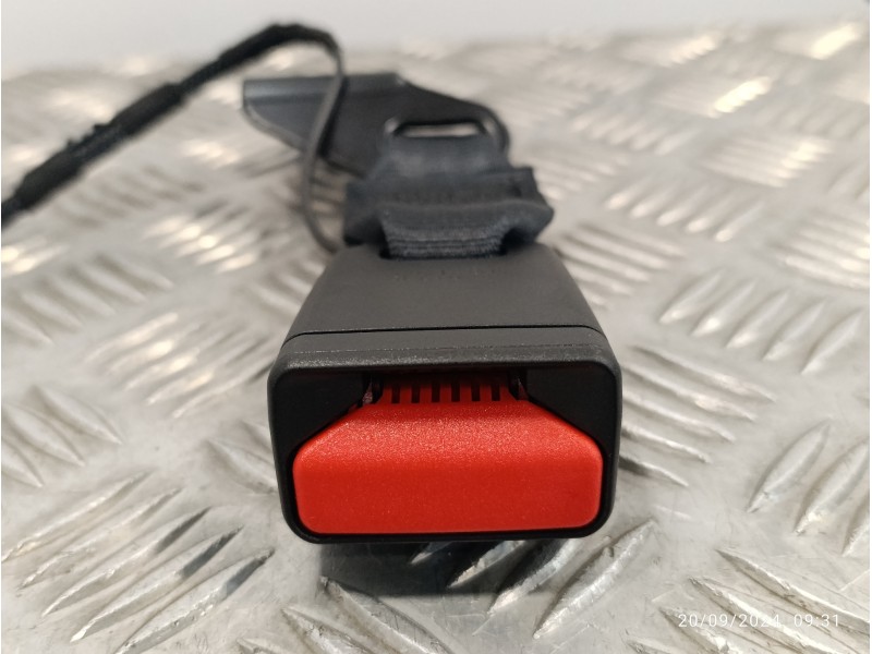 Recambio de anclaje cinturón trasero izquierdo para opel corsa f referencia OEM IAM 6403047ETD  2640351300C