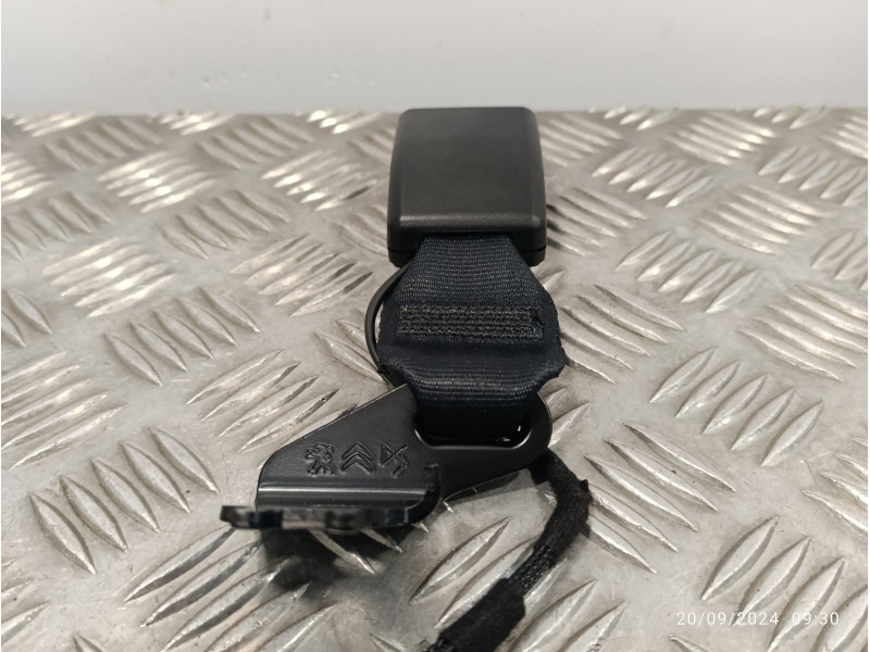 Recambio de anclaje cinturón trasero izquierdo para opel corsa f referencia OEM IAM 6403047ETD  2640351300C