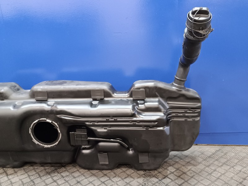 Recambio de deposito combustible para mercedes-benz vito tourer (447) 2.1 cdi cat referencia OEM IAM A4474700401  A4474700301
