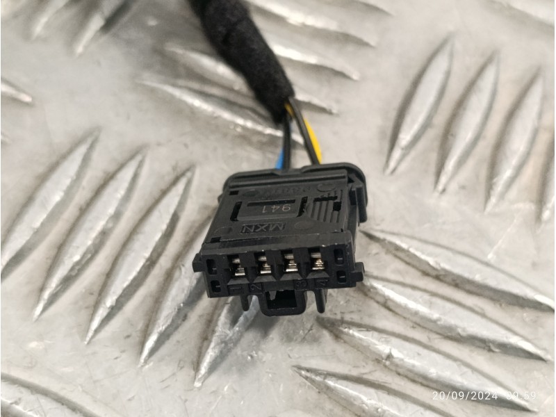 Recambio de enganche cinturon trasero derecho para opel corsa f referencia OEM IAM 6403040ETE  640351200C