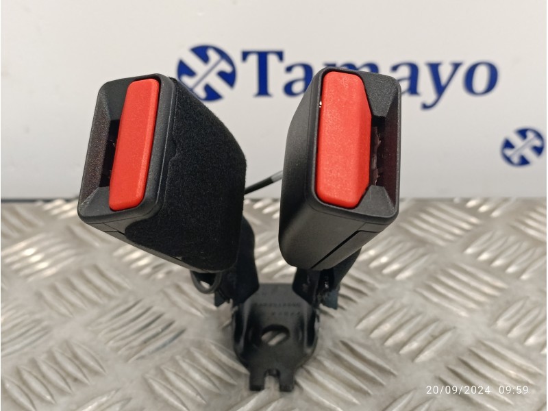 Recambio de enganche cinturon trasero derecho para opel corsa f referencia OEM IAM 6403040ETE  640351200C