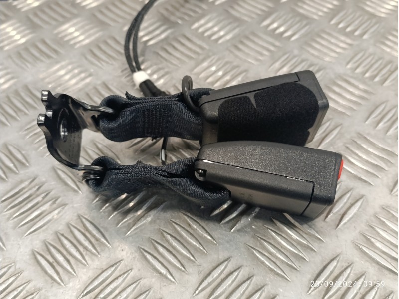 Recambio de enganche cinturon trasero derecho para opel corsa f referencia OEM IAM 6403040ETE  640351200C