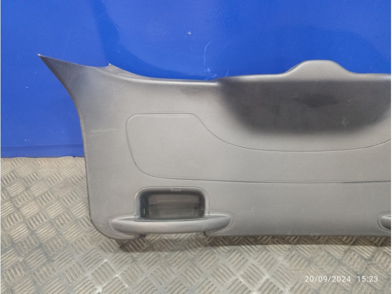Recambio de guarnecido porton trasero para ford focus lim. black&red referencia OEM IAM F1EBA429A56BBW  