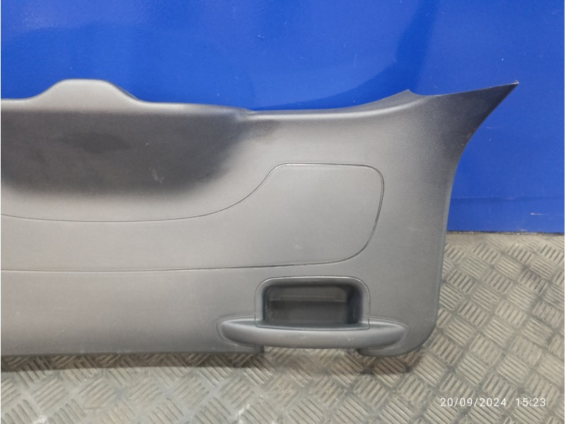 Recambio de guarnecido porton trasero para ford focus lim. black&red referencia OEM IAM F1EBA429A56BBW  