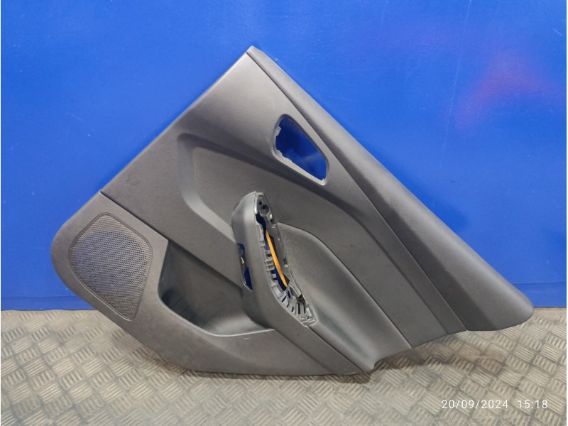 Recambio de guarnecido puerta trasera derecha para ford focus lim. black&red referencia OEM IAM F1EBA27406EB1F50  