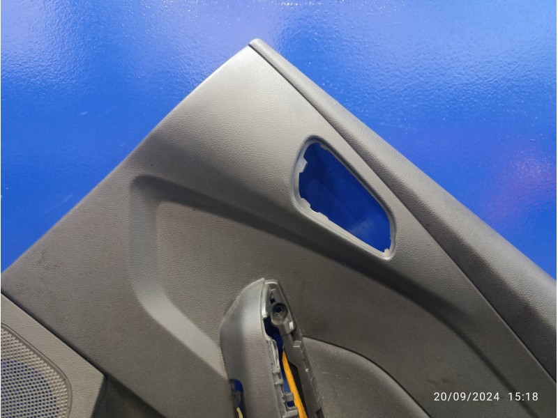 Recambio de guarnecido puerta trasera derecha para ford focus lim. black&red referencia OEM IAM F1EBA27406EB1F50  