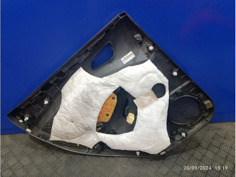 Recambio de guarnecido puerta trasera derecha para ford focus lim. black&red referencia OEM IAM F1EBA27406EB1F50  