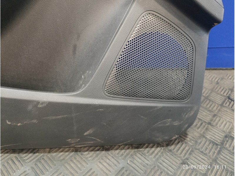 Recambio de guarnecido puerta delantera izquierda para ford focus lim. black&red referencia OEM IAM F1EBA23943BB1F50  