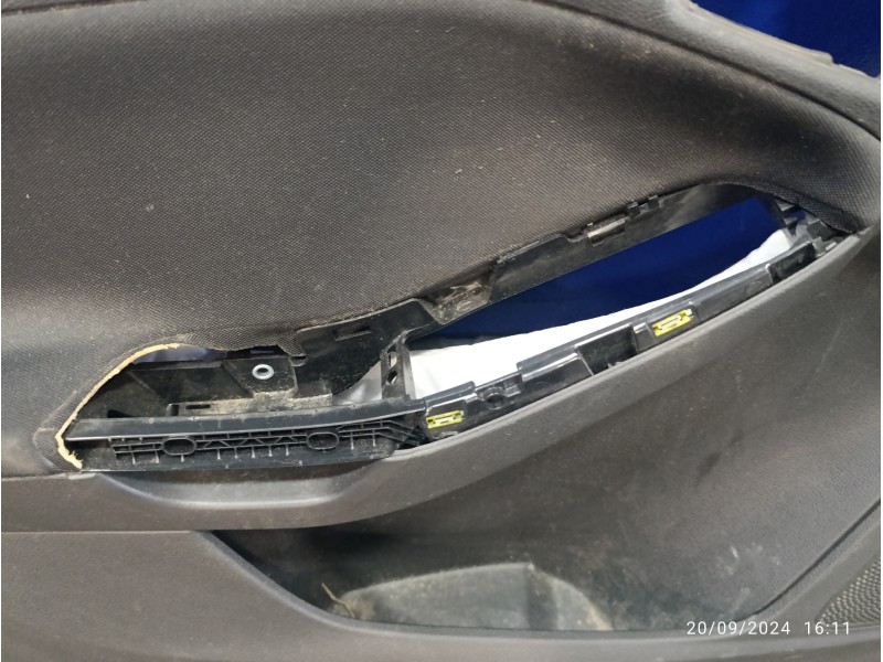 Recambio de guarnecido puerta delantera izquierda para ford focus lim. black&red referencia OEM IAM F1EBA23943BB1F50  