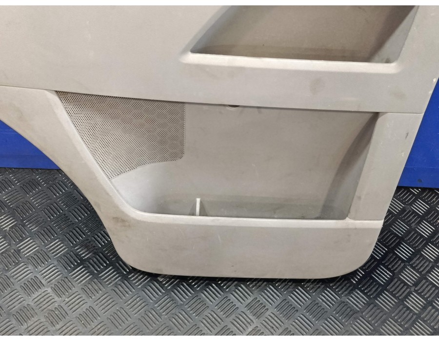 Recambio de guarnecido puerta delantera derecha para volkswagen t5 transporter (7e) 2.0 tdi referencia OEM IAM 7E2867104A  