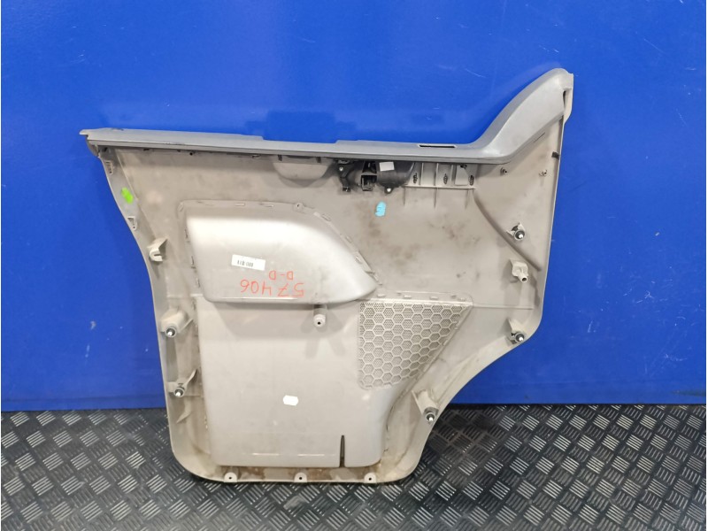 Recambio de guarnecido puerta delantera derecha para volkswagen t5 transporter (7e) 2.0 tdi referencia OEM IAM 7E2867104A  
