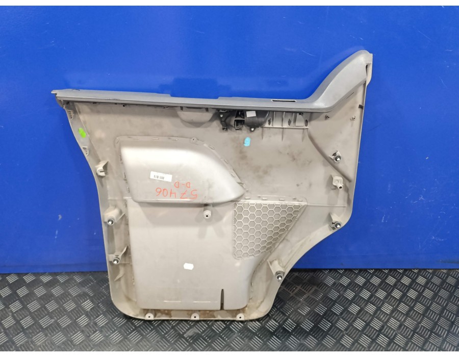 Recambio de guarnecido puerta delantera derecha para volkswagen t5 transporter (7e) 2.0 tdi referencia OEM IAM 7E2867104A  