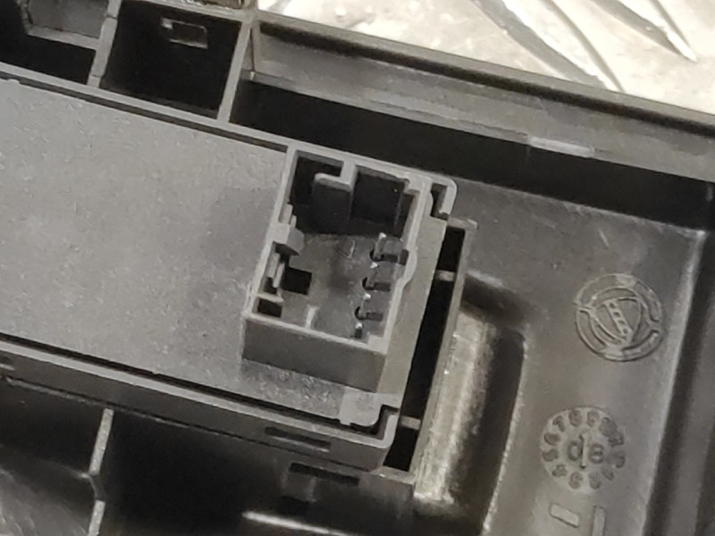 Recambio de mando elevalunas delantero derecho para fiat bravo (198) 1.6 jtdm 16v cat referencia OEM IAM   