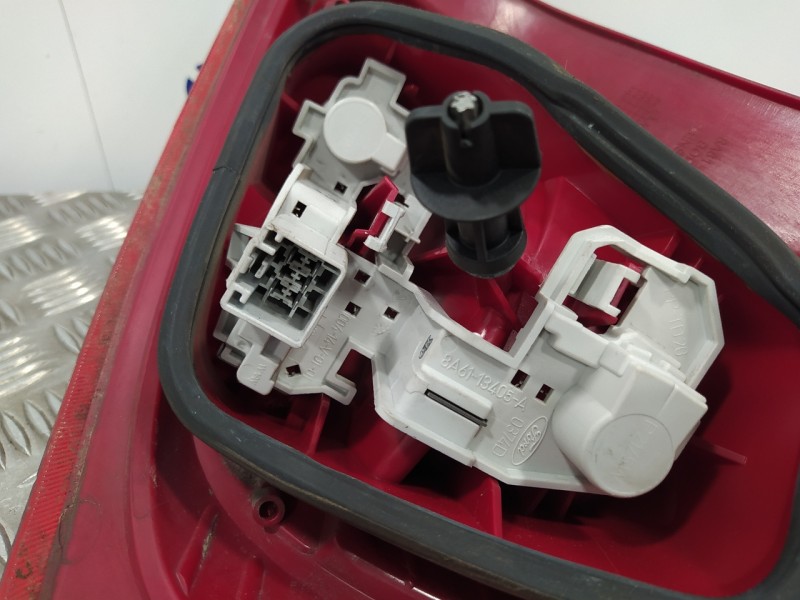 Recambio de piloto trasero izquierdo para ford fiesta (cb1) 1.4 tdci cat referencia OEM IAM 8A6113405A  