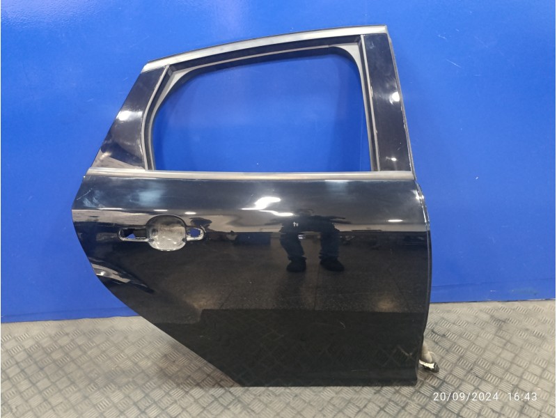 Recambio de puerta trasera derecha para ford focus lim. black&red referencia OEM IAM   