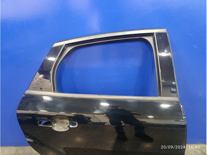 Recambio de puerta trasera derecha para ford focus lim. black&red referencia OEM IAM   