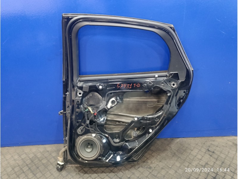 Recambio de puerta trasera derecha para ford focus lim. black&red referencia OEM IAM   