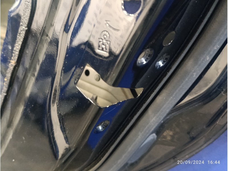 Recambio de puerta trasera derecha para ford focus lim. black&red referencia OEM IAM   