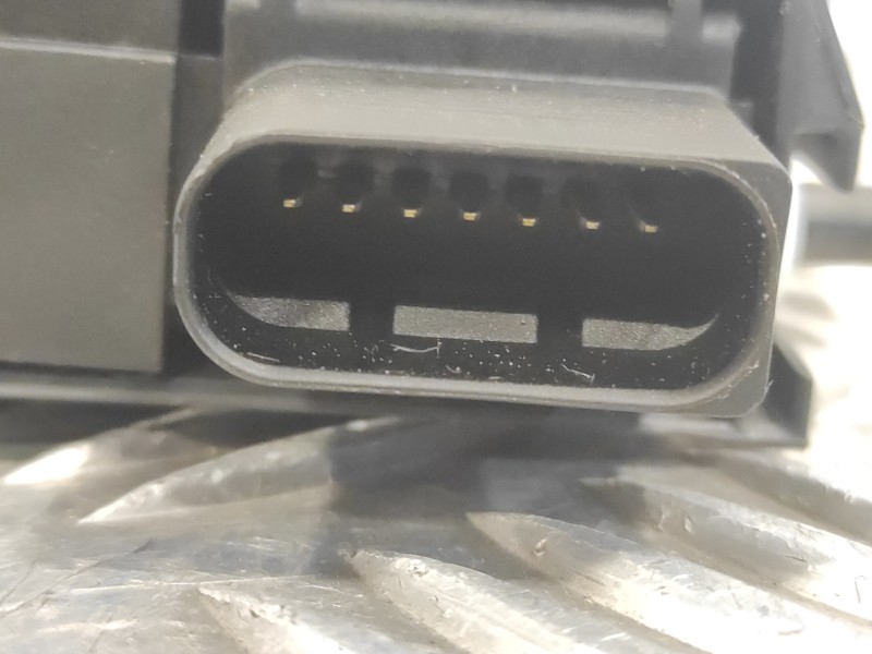 Recambio de cerradura puerta delantera derecha para peugeot 308 1.6 blue-hdi fap referencia OEM IAM 9810309380  