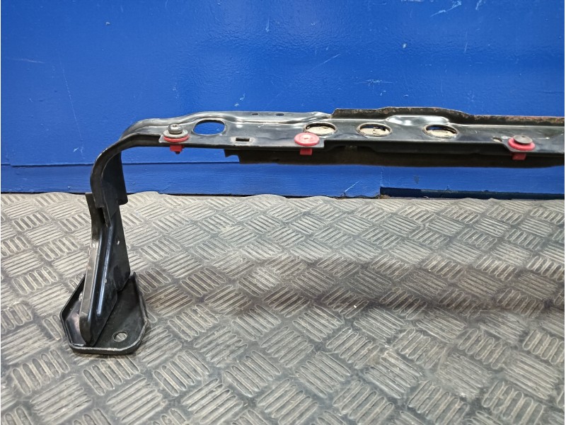 Recambio de refuerzo paragolpes delantero para ford focus lim. black&red referencia OEM IAM   