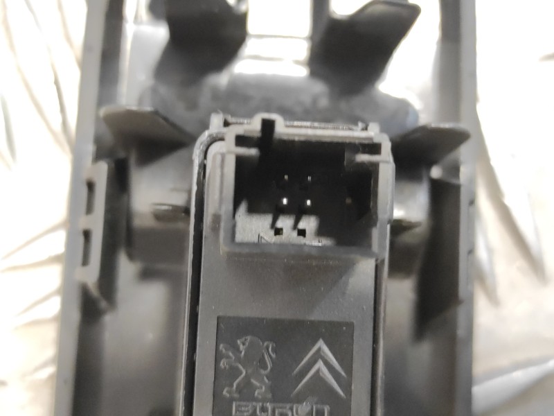 Recambio de mando elevalunas delantero derecho para peugeot 3008 1.6 16v referencia OEM IAM 96650618ZD  96662297ZD