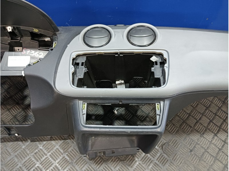 Recambio de salpicadero para seat ibiza (6j5) 1.6 tdi referencia OEM IAM 6J1857067A  