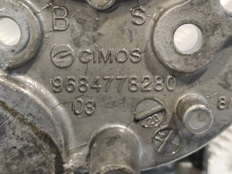 Recambio de soporte bomba inyeccion para peugeot expert furgon referencia OEM IAM 9684778280  