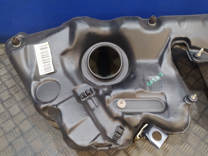 Recambio de deposito combustible para mercedes-benz clase c (w203) berlina 2.2 cdi cat referencia OEM IAM A2034707501  