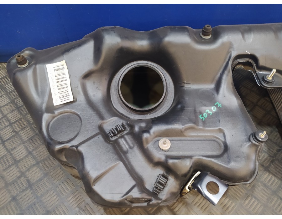 Recambio de deposito combustible para mercedes-benz clase c (w203) berlina 2.2 cdi cat referencia OEM IAM A2034707501  
