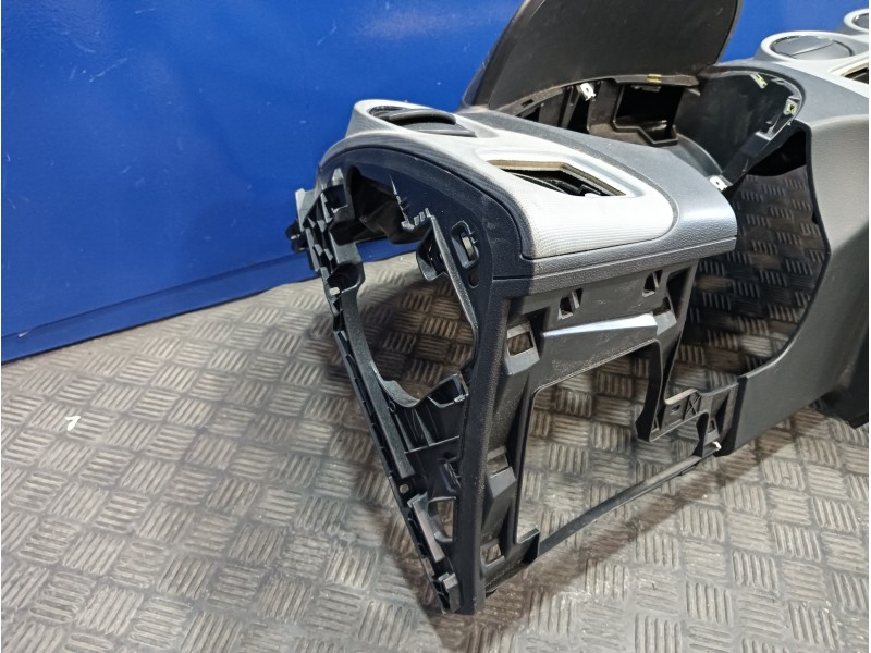 Recambio de salpicadero para seat ibiza (6j5) 1.6 tdi referencia OEM IAM 6J1857067A  