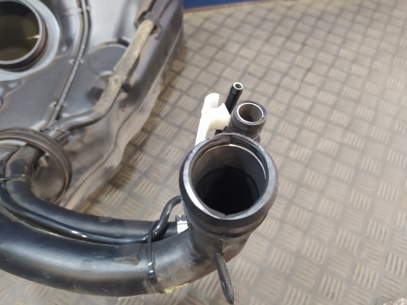Recambio de deposito combustible para mercedes-benz clase c (w203) berlina 2.2 cdi cat referencia OEM IAM A2034707501  