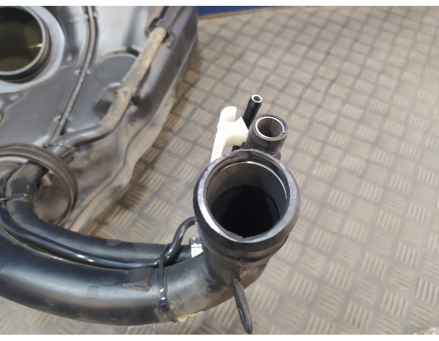 Recambio de deposito combustible para mercedes-benz clase c (w203) berlina 2.2 cdi cat referencia OEM IAM A2034707501  