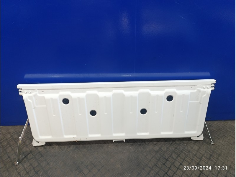 Recambio de porton trasero para isuzu d-max 1.9 turbodiesel referencia OEM IAM   