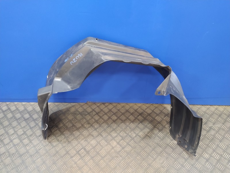 Recambio de plastico paso rueda trasero izquierdo para isuzu d-max referencia OEM IAM 8983561910  
