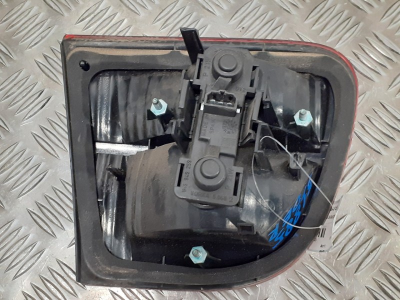 Recambio de piloto trasero derecho interior para seat leon (1m1) 1.9 tdi referencia OEM IAM 1M6945092B  